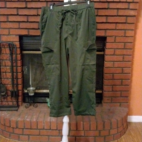 Dark green Just Be Capris - Picture 2 of 3